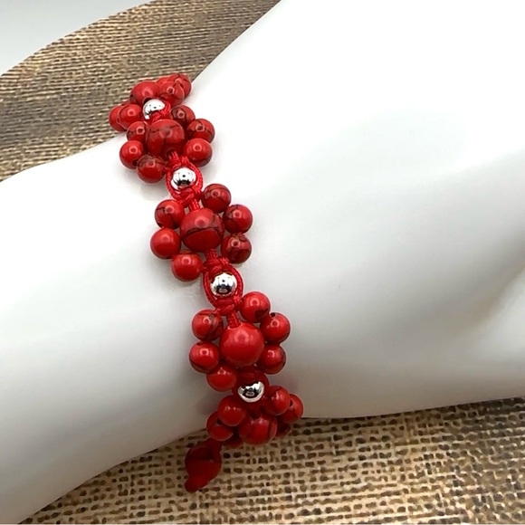 Christmas Bracelet with Red Beads and 18k Silver Plated Beads | Fully Adjustable - Picture 4 of 11